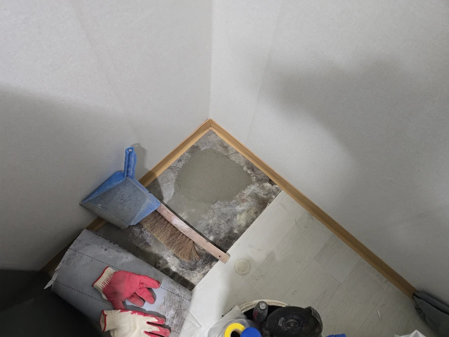보수 후 시멘트로 마감 복구한 현장
